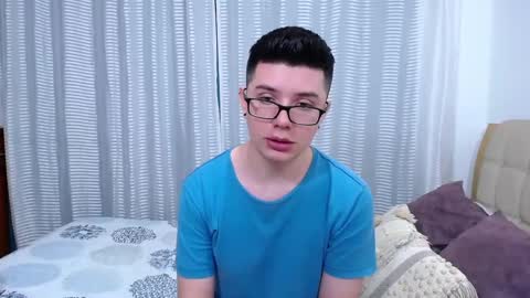 Snapshot of kevinhunts chatting on February 26, 2025, 11:37 pm Kevin online show from February 26, 2025, 11:37 pm