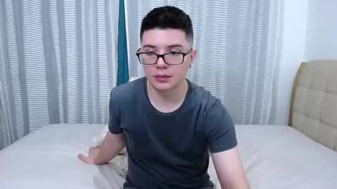 Snapshot of kevinhunts chatting on March 5, 2025, 11:38 pm Kevin online show from March 5, 2025, 11:38 pm