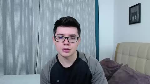 Snapshot of kevinhunts chatting on October 5, 2025, 10:07 pm Kevin online show from October 5, 2025, 10:07 pm