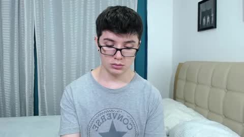 Snapshot of kevinhunts chatting on October 9, 2025, 1:36 am Kevin online show from October 9, 2025, 1:36 am