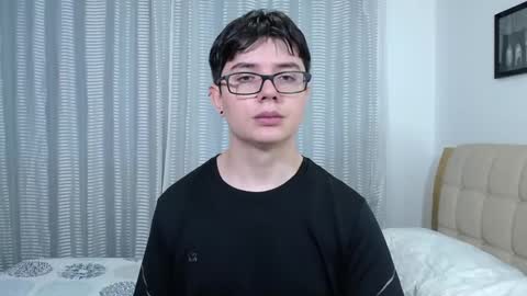 Snapshot of kevinhunts chatting on October 20, 2025, 5:02 pm Kevin online show from October 20, 2025, 5:02 pm