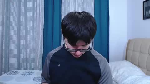 Snapshot of kevinhunts chatting on October 22, 2025, 9:47 pm Kevin online show from October 22, 2025, 9:47 pm