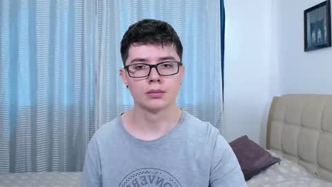 Snapshot of kevinhunts chatting on November 6, 2025, 3:35 pm Kevin online show from November 6, 2025, 3:35 pm