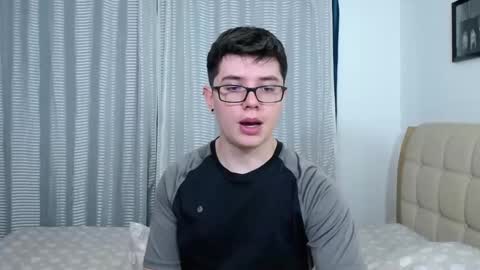 Snapshot of kevinhunts chatting on November 8, 2025, 4:51 pm Kevin online show from November 8, 2025, 4:51 pm