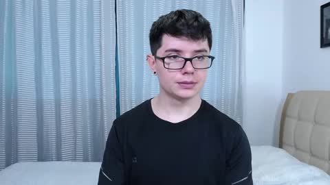 Snapshot of kevinhunts chatting on November 12, 2025, 4:29 pm Kevin online show from November 12, 2025, 4:29 pm