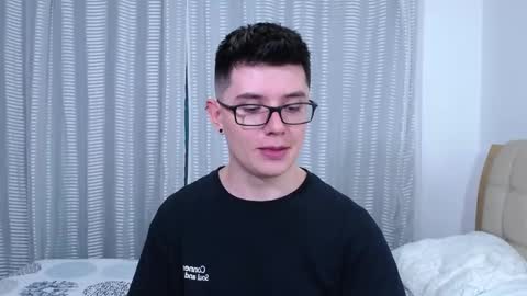 Snapshot of kevinhunts chatting on November 19, 2025, 10:54 pm Kevin online show from November 19, 2025, 10:54 pm