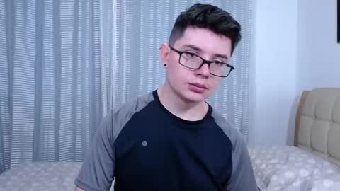 Snapshot of kevinhunts chatting on November 24, 2025, 6:18 pm Kevin online show from November 24, 2025, 6:18 pm