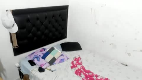 Snapshot of kevinkewma chatting on October 8, 2025, 12:14 pm kevinkewma online show from October 8, 2025, 12:14 pm