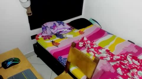 Snapshot of kevinkewma chatting on October 12, 2025, 12:15 pm kevinkewma online show from October 12, 2025, 12:15 pm