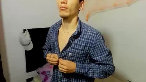 Snapshot of kevinkewma chatting on October 22, 2025, 12:05 pm kevinkewma online show from October 22, 2025, 12:05 pm