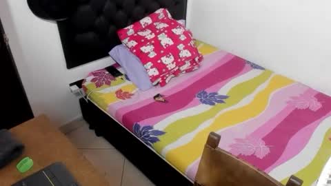 Snapshot of kevinkewma chatting on November 12, 2025, 12:16 pm kevinkewma online show from November 12, 2025, 12:16 pm