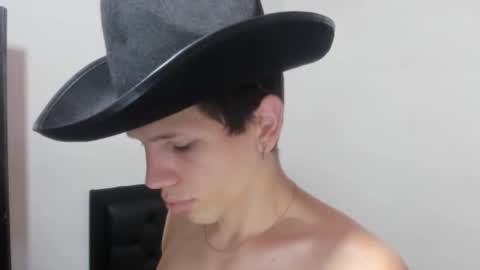 Snapshot of kevinkewma chatting on November 17, 2025, 12:44 pm kevinkewma online show from November 17, 2025, 12:44 pm