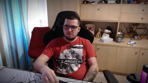 Kevinn online show from December 15, 2025, 11:58 am