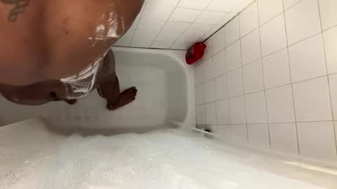 Snapshot of keybump323 chatting on December 11, 2024, 2:19 am Keybump online show from December 11, 2024, 2:19 am