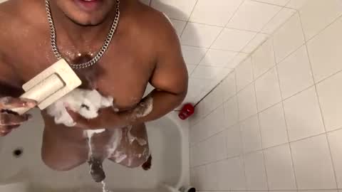 Snapshot of keybump323 chatting on December 29, 2024, 9:52 pm Keybump online show from December 29, 2024, 9:52 pm