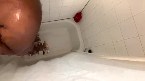 Snapshot of keybump323 chatting on January 6, 2025, 10:05 pm Keybump online show from January 6, 2025, 10:05 pm