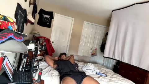 Snapshot of keybump323 chatting on February 10, 2025, 3:53 pm Keybump online show from February 10, 2025, 3:53 pm