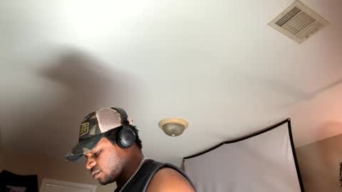 Snapshot of keybump323 chatting on March 11, 2025, 5:46 pm Keybump online show from March 11, 2025, 5:46 pm