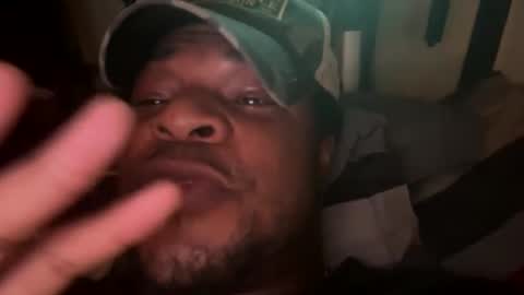 Snapshot of keybump323 chatting on October 17, 2025, 4:37 am Keybump online show from October 17, 2025, 4:37 am