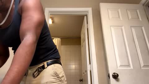 Snapshot of keybump323 chatting on October 30, 2025, 2:18 pm Keybump online show from October 30, 2025, 2:18 pm