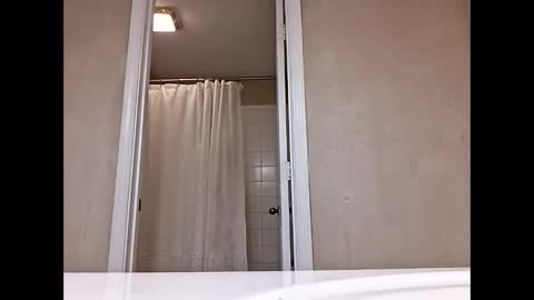 Snapshot of keybump323 chatting on November 10, 2025, 3:33 pm Keybump online show from November 10, 2025, 3:33 pm