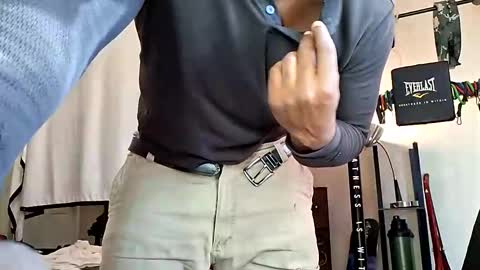 Snapshot of keybump323 chatting on November 29, 2025, 3:37 pm Keybump online show from November 29, 2025, 3:37 pm