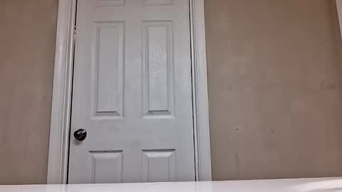 Snapshot of keybump323 chatting on December 4, 2025, 3:21 pm Keybump online show from December 4, 2025, 3:21 pm