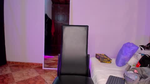 Keila Milf online show from December 4, 2025, 2:54 am