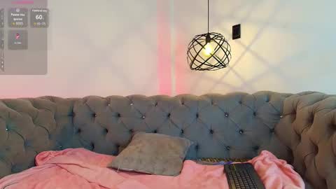 khloejohnson online show from September 24, 2025, 7:06 pm