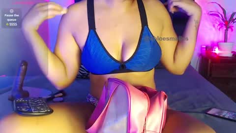 Snapshot of khloesmalls chatting on December 3, 2024, 12:49 pm online show from December 3, 2024, 12:49 pm