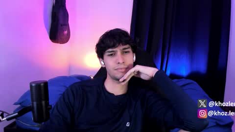 khozler_ online show from November 22, 2025, 2:32 am