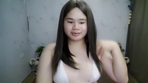 Your SweetGirl Ts online show from February 19, 2025, 1:28 pm