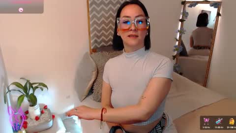 Snapshot of kiara_bermont chatting on October 10, 2025, 4:28 pm Kiara Bermont online show from October 10, 2025, 4:28 pm