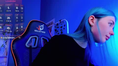 Kira online show from September 29, 2025, 8:57 pm