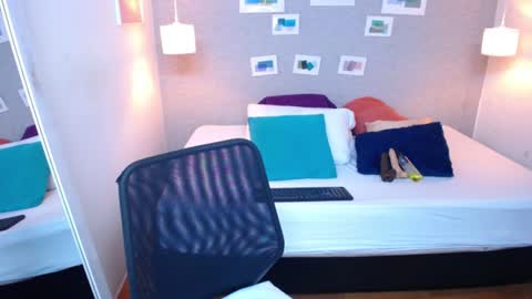 Snapshot of kiara_evanss chatting on December 20, 2024, 9:28 pm Kiara online show from December 20, 2024, 9:28 pm