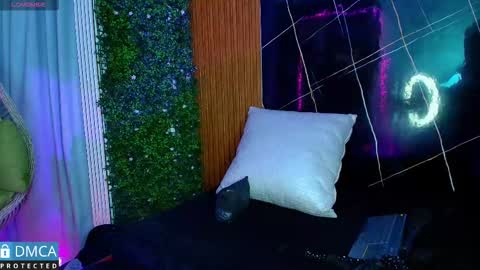 Kiara Zahiri online show from September 13, 2025, 10:59 am