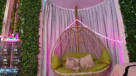 Kiara Zahiri online show from October 2, 2025, 11:06 am