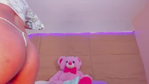 Snapshot of kiimcooper chatting on February 27, 2025, 10:04 am KIM COOPER online show from February 27, 2025, 10:04 am