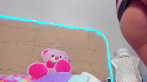 Snapshot of kiimcooper chatting on March 3, 2025, 10:06 am KIM COOPER online show from March 3, 2025, 10:06 am