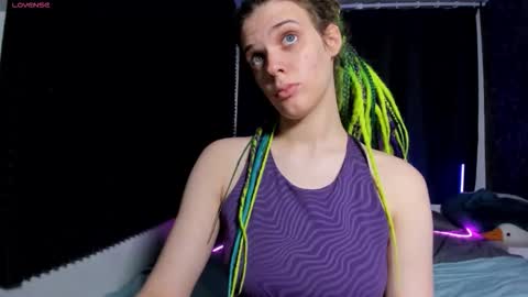 Kiki online show from December 5, 2025, 10:02 am