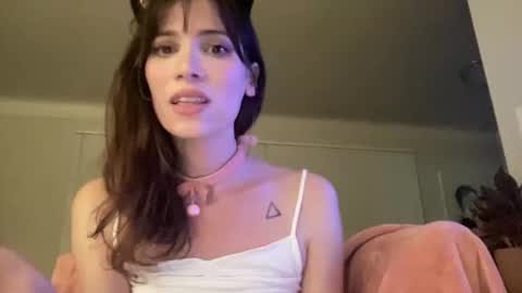 Kiki Hart online show from December 28, 2024, 4:30 am