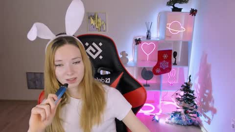 kim_boyd online show from December 18, 2024, 9:04 am