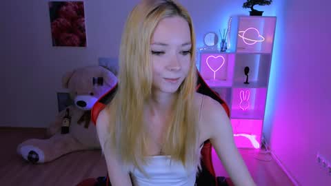 kim_boyd online show from January 25, 2025, 12:05 pm