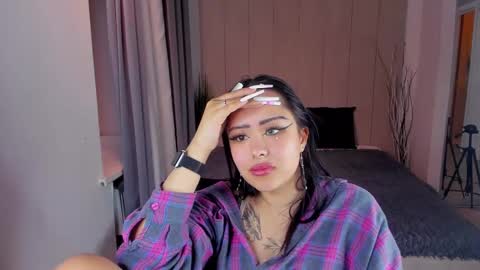 Snapshot of kim_brownie chatting on February 14, 2025, 6:12 am Kim online show from February 14, 2025, 6:12 am