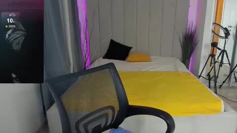 Snapshot of kim_brownie chatting on March 3, 2025, 9:05 pm Kim online show from March 3, 2025, 9:05 pm