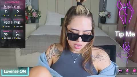 Snapshot of kim_brownie chatting on October 1, 2025, 1:17 pm Kim online show from October 1, 2025, 1:17 pm