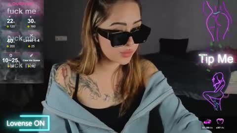 Snapshot of kim_brownie chatting on October 7, 2025, 9:01 pm Kim online show from October 7, 2025, 9:01 pm