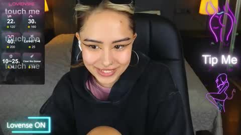 Snapshot of kim_brownie chatting on October 10, 2025, 9:30 am Kim online show from October 10, 2025, 9:30 am