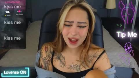 Snapshot of kim_brownie chatting on October 15, 2025, 5:07 am Kim online show from October 15, 2025, 5:07 am