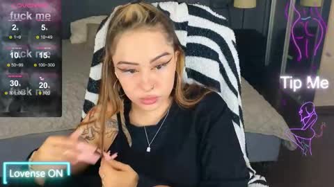 Snapshot of kim_brownie chatting on October 18, 2025, 8:31 pm Kim online show from October 18, 2025, 8:31 pm